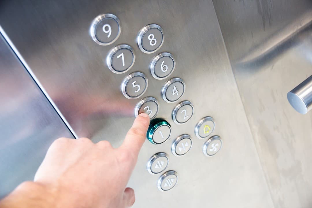 Instalacion ascensor comunidad en A Coruña